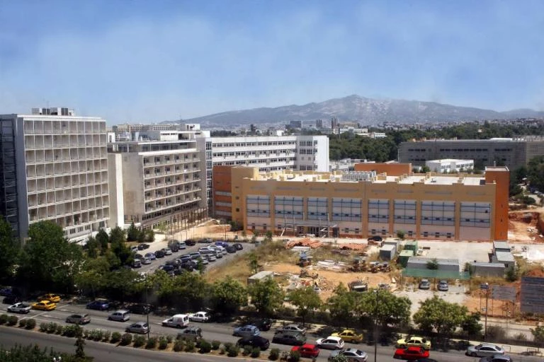 Στο 401 αξιωματικός της Αστυνομίας – Τραυματίστηκε έξω από το Μαξίμου